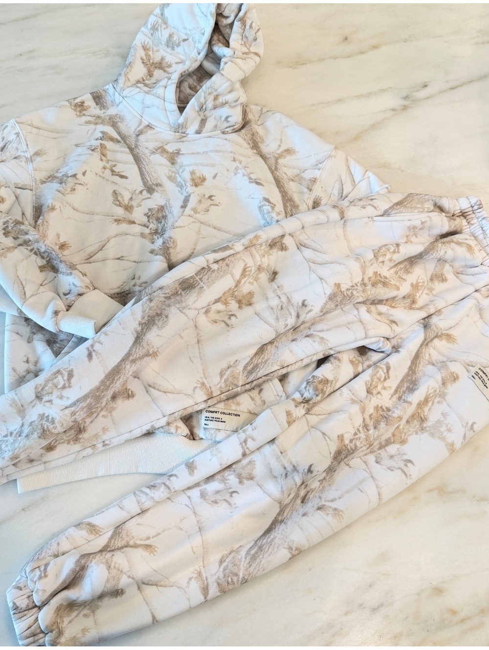 Comfrt Collection Go Outside Fall 2024 White Oak Camo Hoodie & Jogger Set  GUC